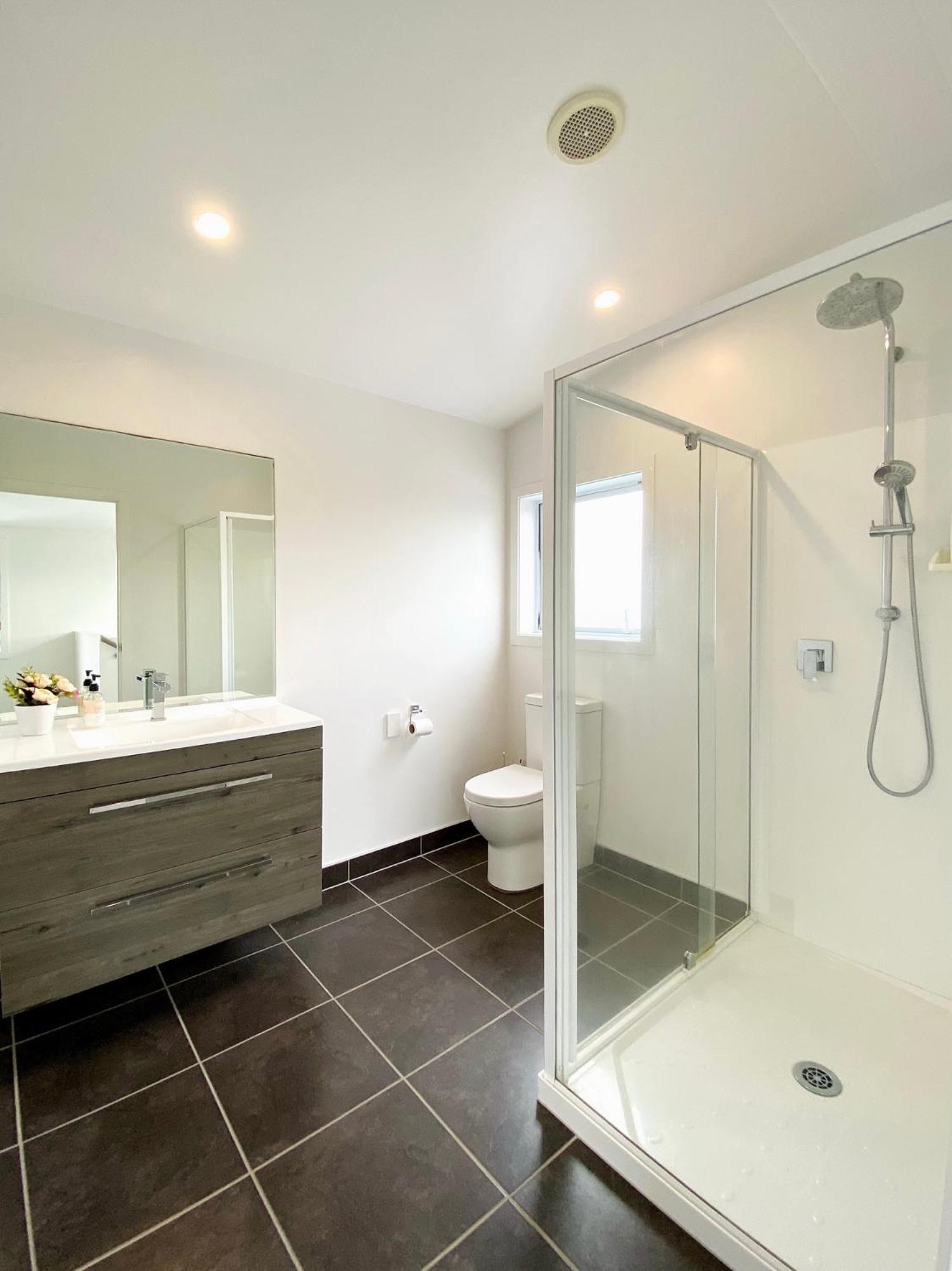 7Br 3Bh Beach Escape. 2 Min To Browns Bay Beach Auckland Exterior photo