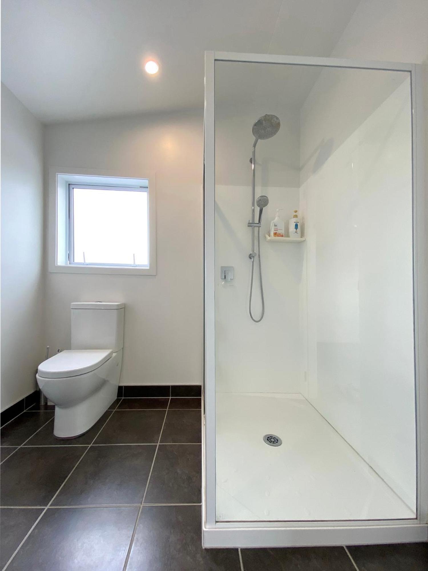 7Br 3Bh Beach Escape. 2 Min To Browns Bay Beach Auckland Exterior photo