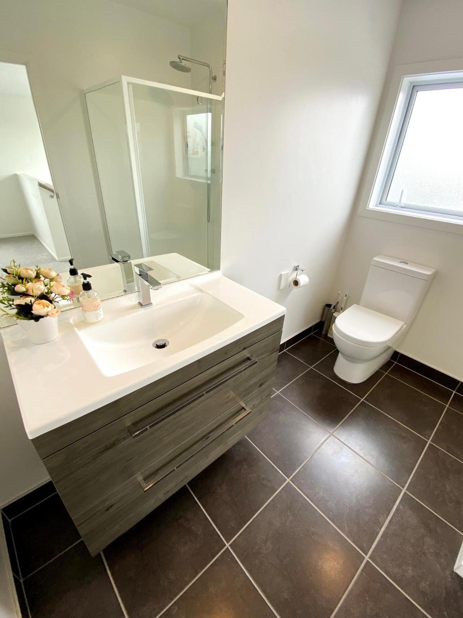 7Br 3Bh Beach Escape. 2 Min To Browns Bay Beach Auckland Exterior photo